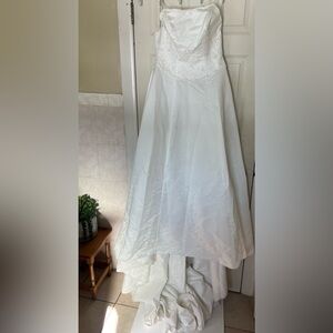 Elegant White Strapless Gown